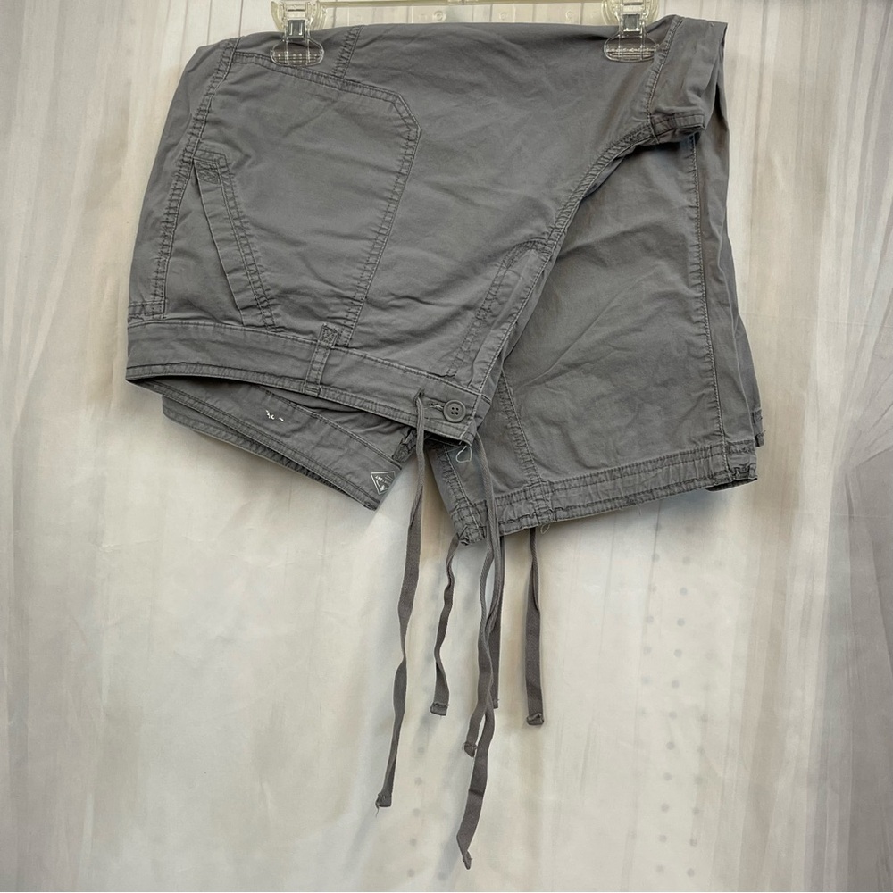 2 St John’s Bay Plus Size 20W Gray Khaki Cargo Shorts Casual Utility Pockets Y2K